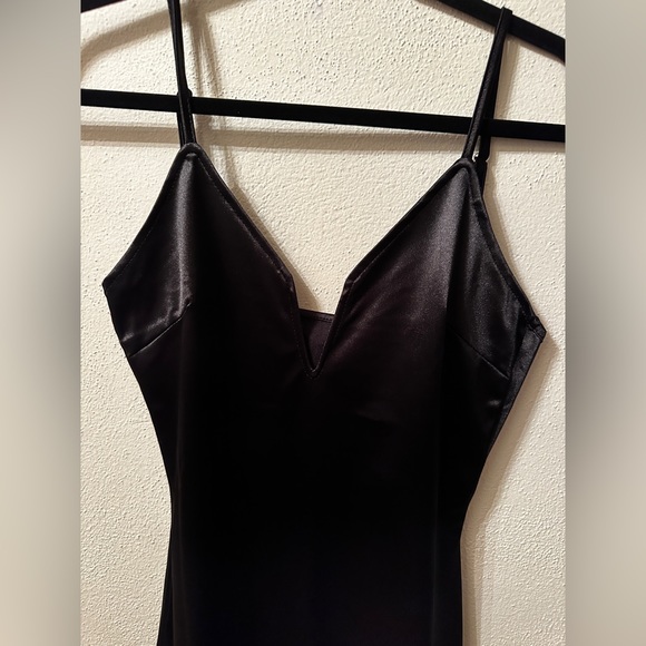 BNWOT Black Bodycon Dress size L but fits M - Picture 3 of 13